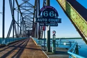 chain of rocks bridge route 66 location