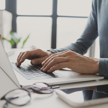 managing-vehicle-policies-on-a-laptop